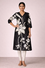 Women Black Floral Printed Cotton Kurti – Elegant Casual & Office Wear Ethnic Kurti