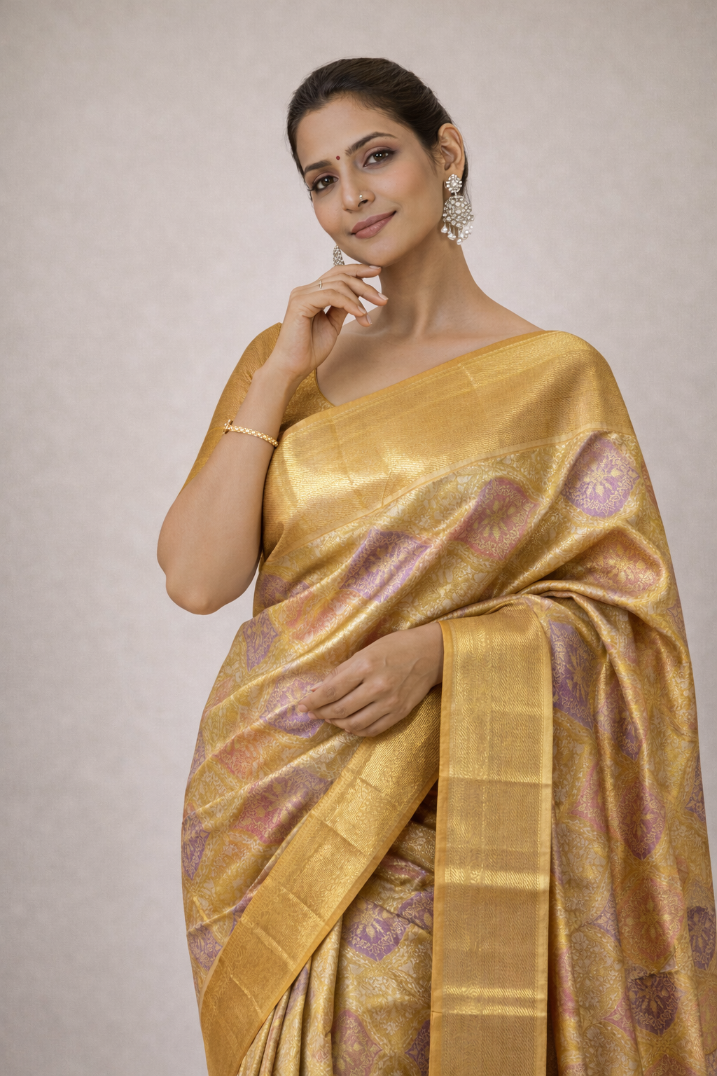 DIVA Kanchi Silk Saree – Gold with Traditional Motifs